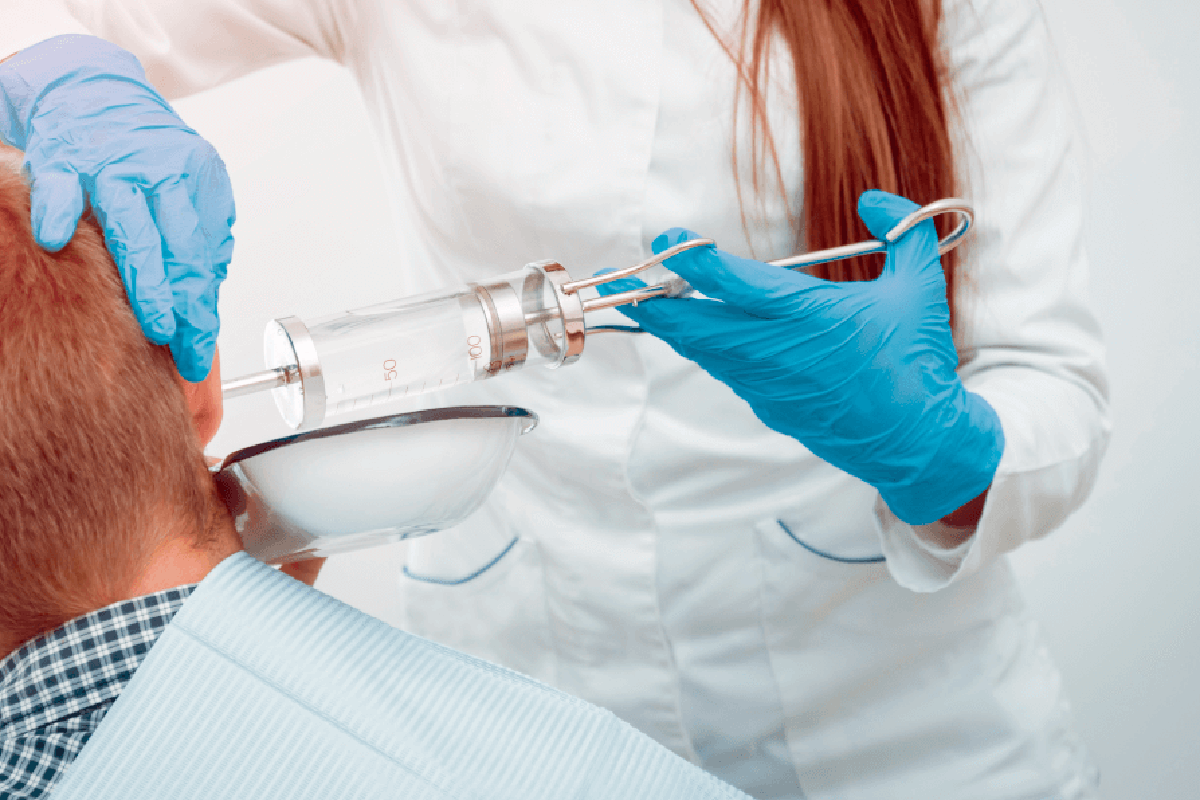 Lavado de oidos en la Clínica Hispana