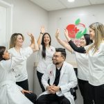 Equipo de Clínica Hispana Vida Sana celebrando 10 años junto a la comunidad hispana en Texas
