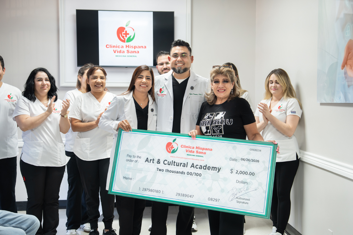 Entrega de donativo de Clínica Hispana Vida Sana a Art&Cultural Academy